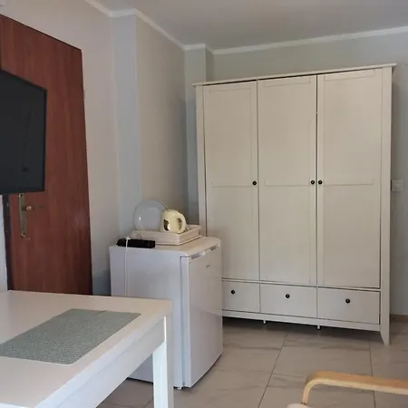 Rum i privatbostad Bialy Przy Plazy Miedzyzdroje