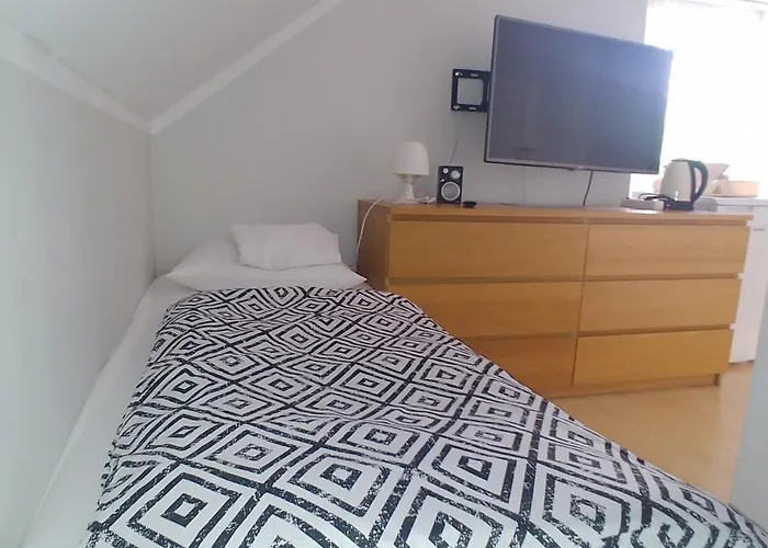 Bialy Przy Plazy ホームステイ ミエンジズドロイェ