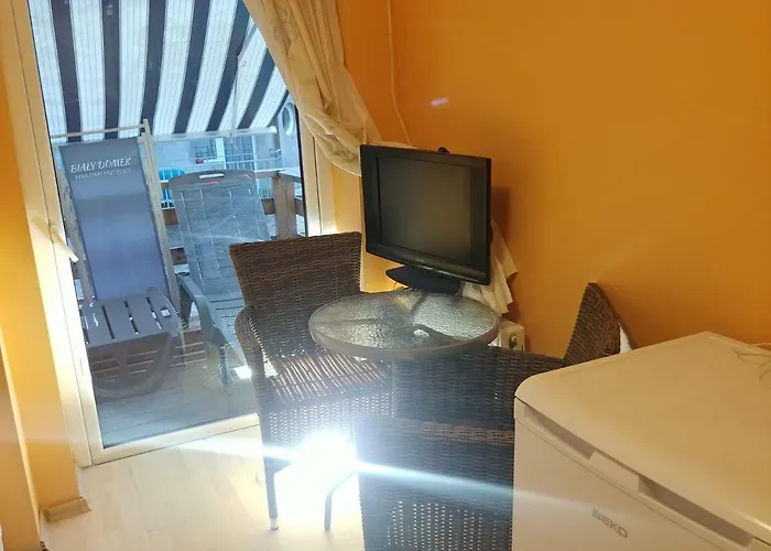 Bialy Przy Plazy ホームステイ ミエンジズドロイェ